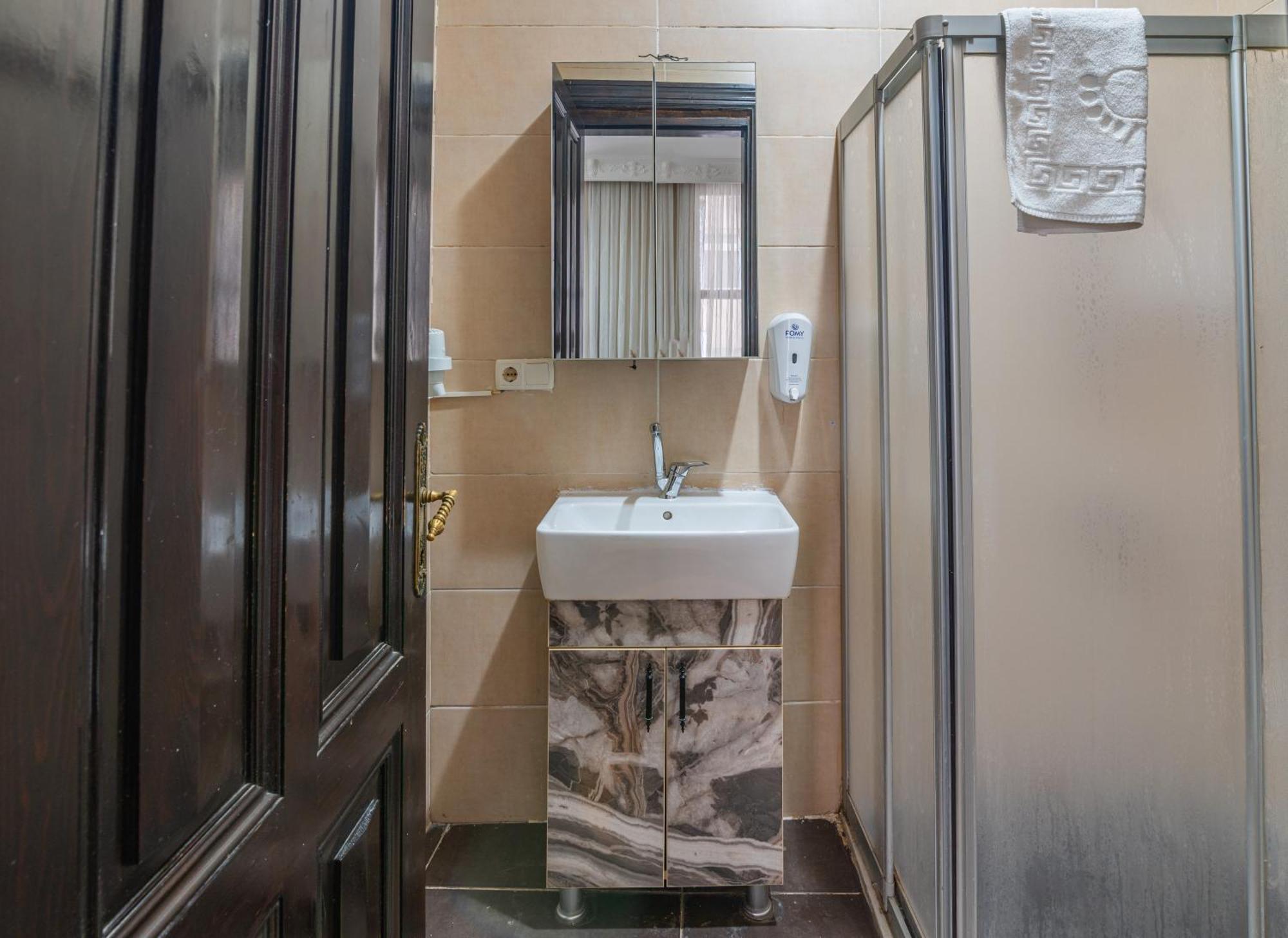 Nest Hotel Sisli Istanboel Buitenkant foto
